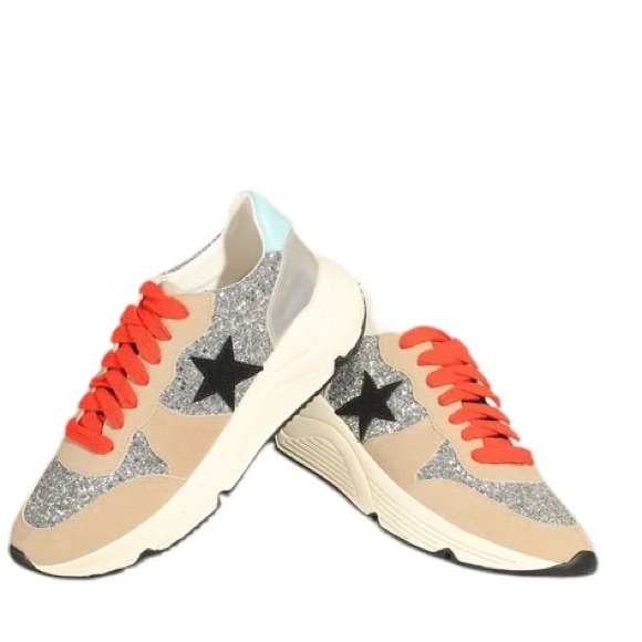 Oasis Society The Quinn Tan Silver Glitter Sneaker - Picture 3 of 12